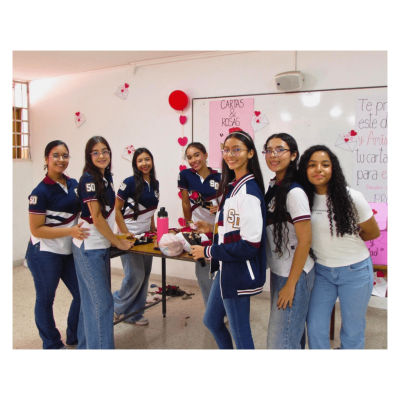 En el Bazar de nuestra Prom, recogimos cartas y creamos detalles especiales para regalar.